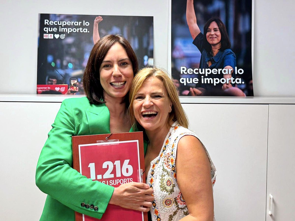 pilarbernabe's tweet photo. ❤️🎯 Quina alegria, estimada @DianaMorantR , donar-te en mà els 1.216 avals i suports arreplegats per @PSOEValencia per a la teua candidatura.

💪🌹 Orgullosa de tu i de que cada dia estigues més prop de ser la presidenta de les valencianes i valencians per recuperar lo que importa.