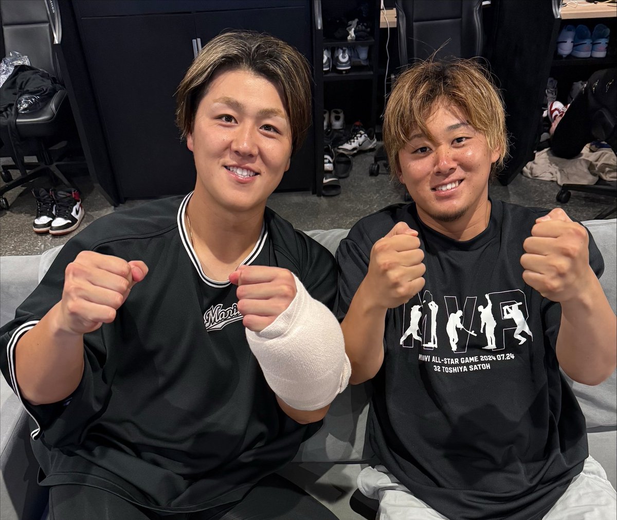 chibalotte_pr's tweet photo. 7回を無失点に抑えた #鈴木昭汰 投手と、追加点となるタイムリーを放った #山口航輝 選手！
マスノスケコンビ！
#chibalotte #広報 https://t.co/wFfeyro5jW