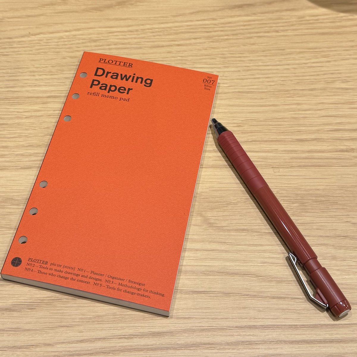 ginger893's tweet photo. 斎藤さんの写真を出すとアレかなと思ったのでバイブル用に買ったDrawing paperでかきかき。ぼくの絵では表現できないくらいのイケオジでした。 https://t.co/nTQROuhBkp