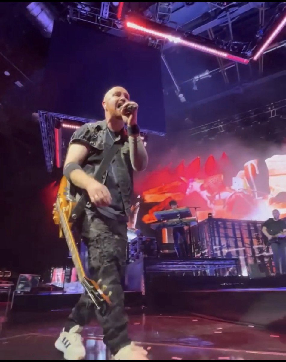 Catheri33297324's tweet photo. Legend!πΈβ¨β¨β¨ miss him π₯Ίπ
#MarkSheehan
Forever in our hearts π«Άπ»π€
β¨π«ππΈ ποΈ
#ArmsOpen #Always https://t.co/zlDki5XyBi