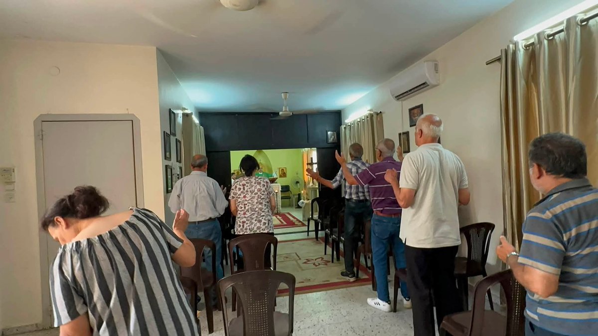 PGabRomanelli's tweet photo. Adoración al Santísimo y Santa Misa en la Capilla Santo Tomás de Aquino, en el barrio cristiano de Gaza.

«Acuérdate, Señor, de tu Iglesia extendida por toda la tierra.» https://t.co/jGfvcoQEvm