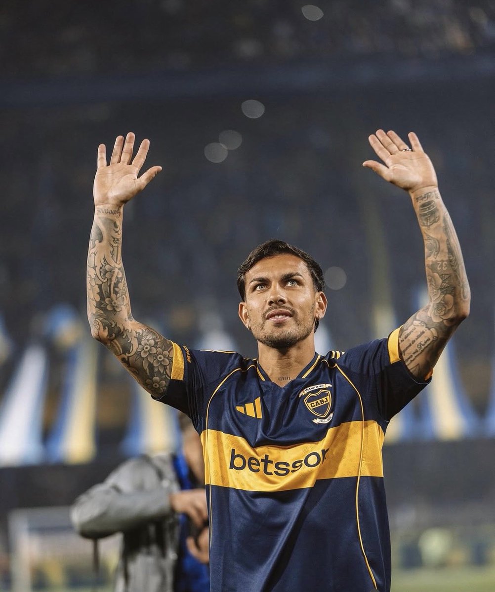 juampireynoso's tweet photo. Hombre de palabra. Prometió y cumplió. A 1 año del regreso de Paredes a Boca. Gracias. https://t.co/KfakXLLHIe