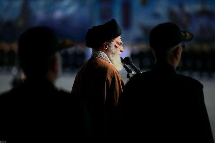 Aneghabi622's tweet photo. روایت داریم
روز محشر 
هر کسی با چیزی که دوسش داره محشور میشه.
عزیز دلم
یادت باشه ما چقدر دوست داشتیم...

#باید_برخاست 
#بدرقه_ملکوتی https://t.co/3YbH75LqgK