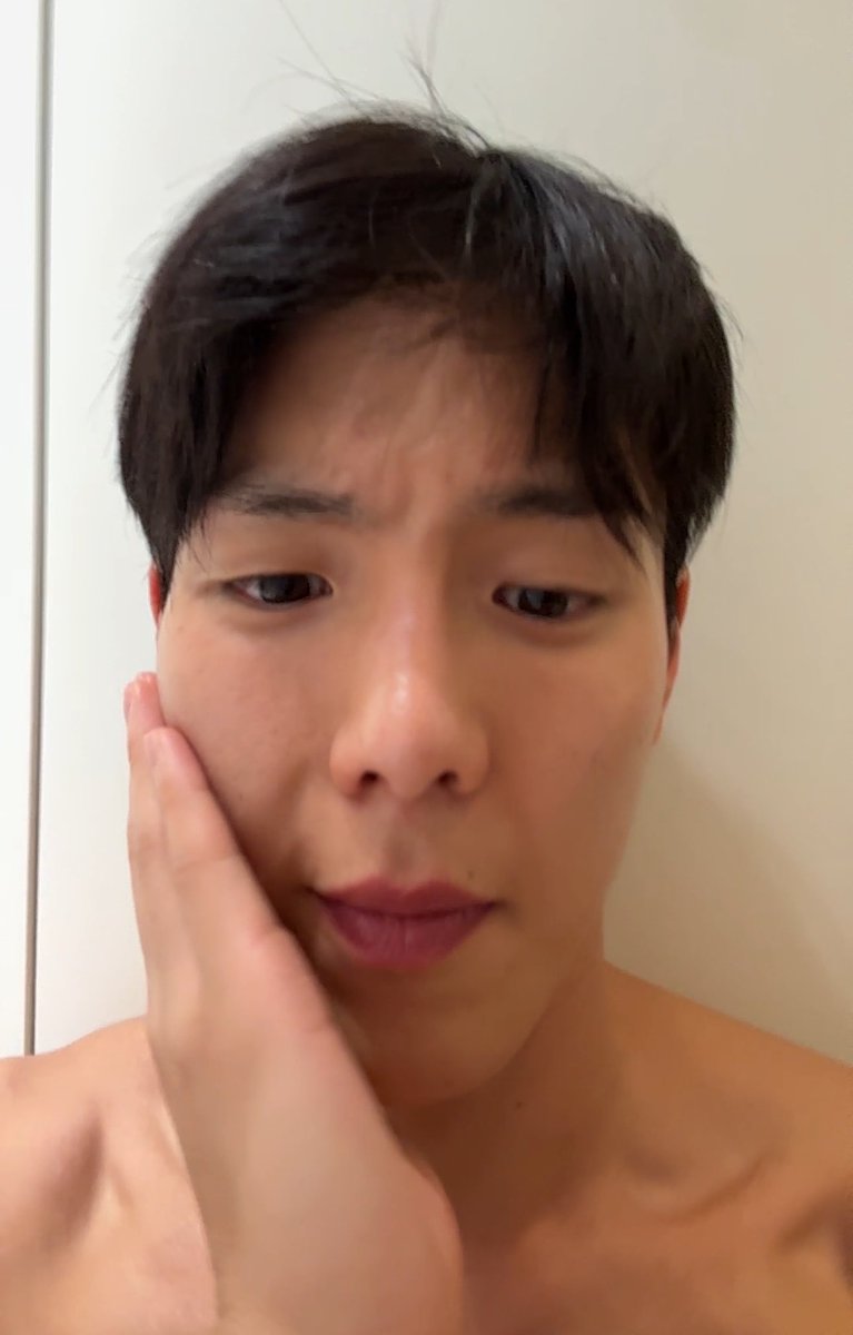 midnight_kyun's tweet photo. 260710 #셔누 버블 라이브

🐻 얼굴 .. 괜찮나?
🐥 (카메라온) 아니 옷은 어딧어요
🐻 ㅎㅎ… 옷은 많이 있는데요
🐻 너무 더워가지고

사망 … https://t.co/MwjkyxQtgs