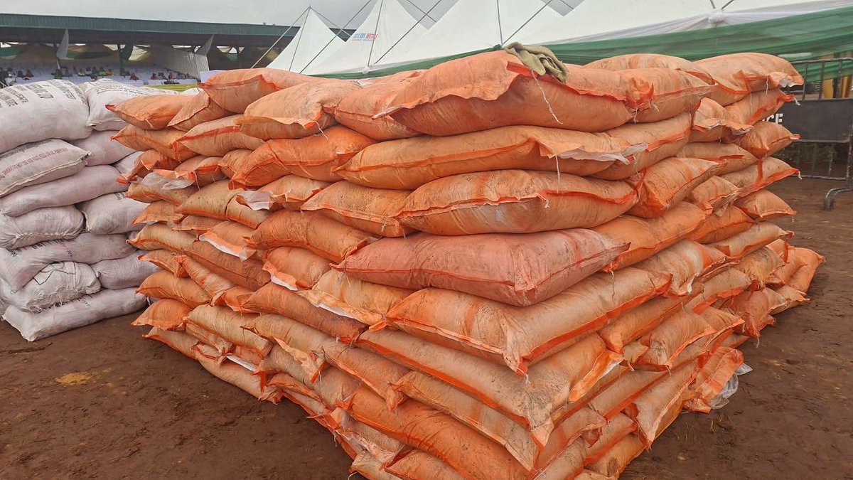 abiastategov's tweet photo. All is set at the Umuahia Township Stadium as we await the arrival of His Excellency the People’s Governor of Abia State Dr Alex  Otti for the flag-off of the Farmers Input Support Programme, Empowering over 17,000 farmers in Abia State.

Full details loading.

Comrade S.O.B Igwe https://t.co/EQpgK8OwBR