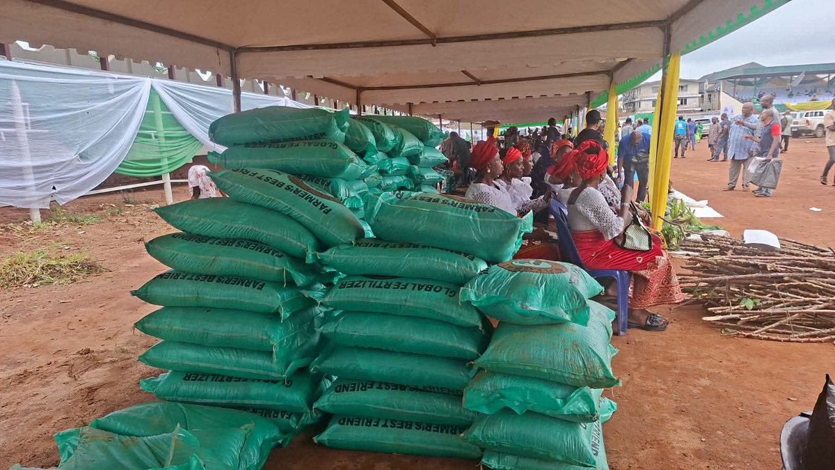 abiastategov's tweet photo. All is set at the Umuahia Township Stadium as we await the arrival of His Excellency the People’s Governor of Abia State Dr Alex  Otti for the flag-off of the Farmers Input Support Programme, Empowering over 17,000 farmers in Abia State.

Full details loading.

Comrade S.O.B Igwe https://t.co/EQpgK8OwBR