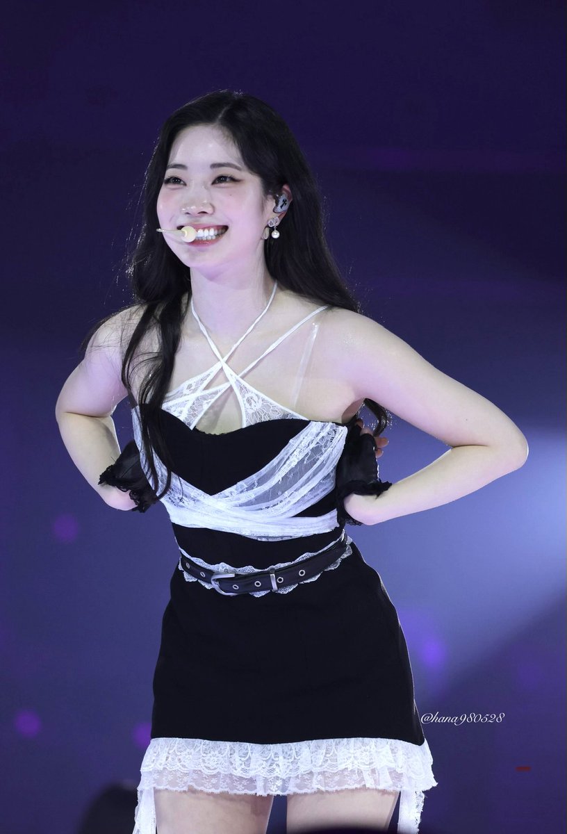 dahyunpopbase's tweet photo. DAHYUN SMILE IS BACK https://t.co/6PAkw0fgbO