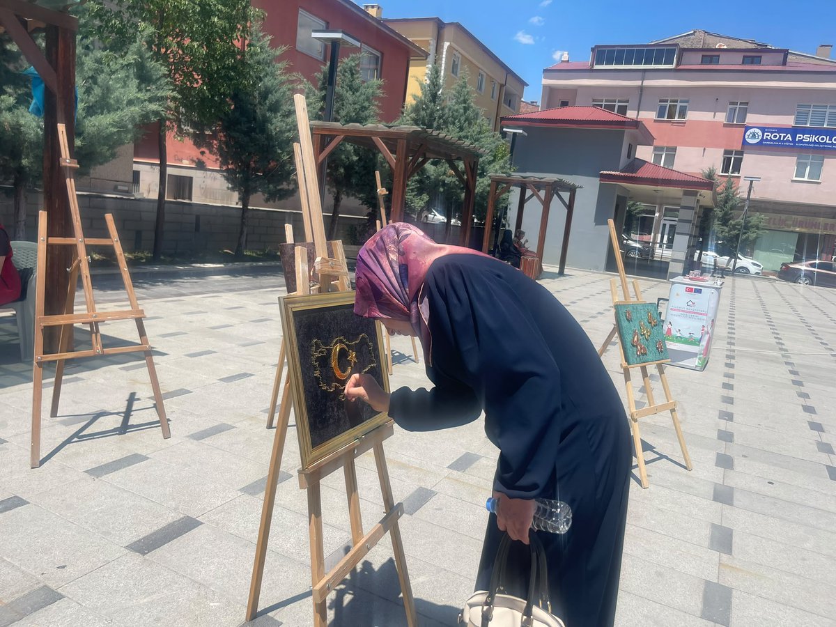 bayburtash's tweet photo. tarafından cuma namazı çıkışı vatandaşlarımıza lokma dağıtımı gerçekleştirilmiştir. https://t.co/s1XOZ0QvQR
