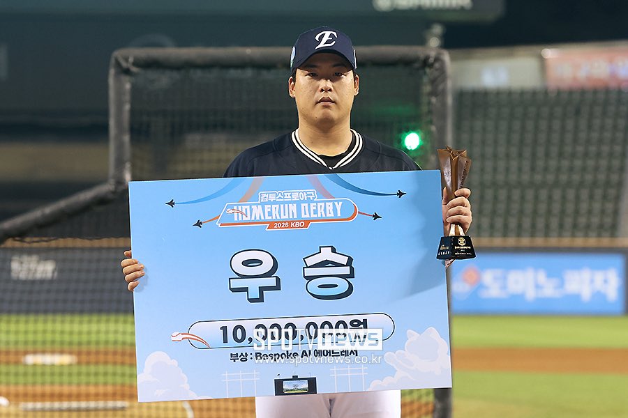 eaglesmeng's tweet photo. 23년엔 채은성이 이적 오고 재물운 터져서 홈런더비 우승, 미스터 올스타, 스탠바이미까지 싹 받아갔었잖아ㅋㅋㅋ 올해는 백호가 이적 오더니 기아 홈런존 맞춰서 차 받고 홈런더비 우승상금 받음 이적해엔 재물운 같은 게 있나? 개신기 https://t.co/lK7ZnnDJ8v