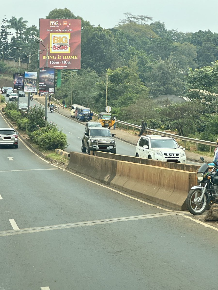 Alfayaz11's tweet photo. Hello failures at @ntsa_kenya , @047County , @NPSOfficial_KE , @KeNHAKenya and @KURAroads how many offences can you identify in these photos?
A boda boda recklessly crossing the Redhill Bypass, tuk tuks parked on a pedestrian footpath, matatus, Boda’s, smokie carts and TukTuks turning the roundabout into a stage, pedestrians forced onto the road, and public infrastructure being misused in broad daylight.

The laws already exist. The problem has never been a lack of laws, but a complete failure of enforcement. The problem is clear, incompetence, corruption and being clueless about the job. We will celebrate mediocrity and go cry a river like crocodiles when there is a major accident that claims innocent lives. 

#ReclaimNairobi