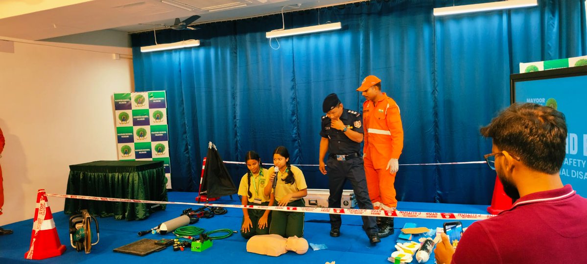 02ndrf's tweet photo. "Transforming young students into proactive lifesavers! "
#NDRF Team 2D conducted Slot-1 of School Safety Programme &amp; CAP at Mayur School, Matigara.
Around 153 students &amp; staff were trained in crucial CPR, earthquake safety, and snakebite protocols. 
#DisasterManagement https://t.co/J83Q9YWqrZ