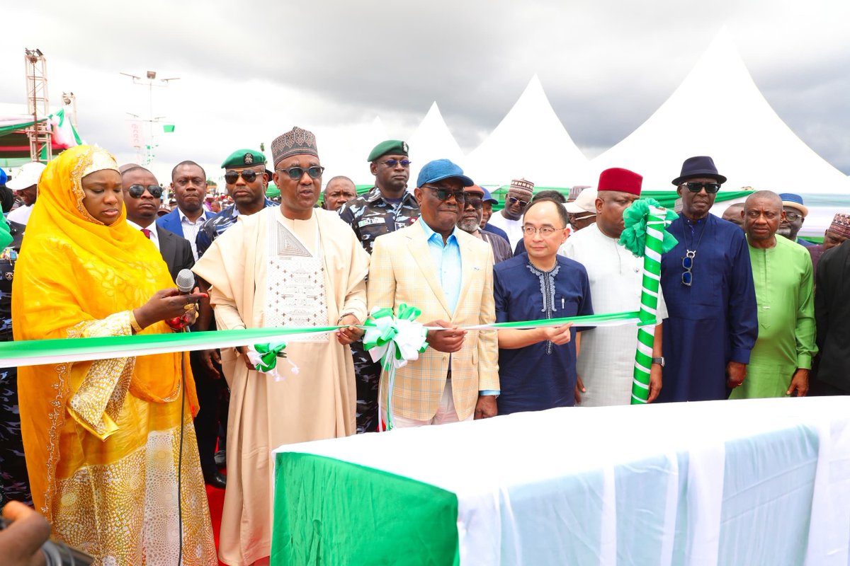 WazoReporters's tweet photo. Speaker of the House of Representatives,  Rt. Hon. Tajudeen Abbas commissioning the newly constructed Access Roads to the Informal Sector Layout, Wasa District, Abuja where Apo Mechanic Village Traders will be relocated today. 

#ProjectsFCT2026
#FCT31DaysCommissioning https://t.co/3HyzafcSOA