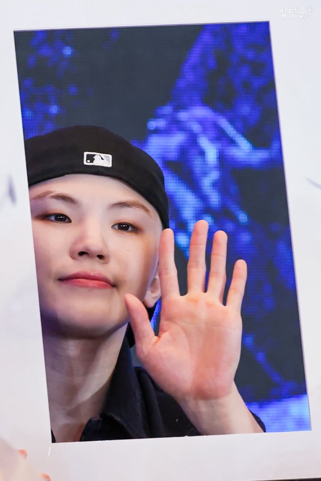 erin_carrot's tweet photo. D-247

250821 창가의 웆냥이 

#우지 #WOOZI #ウジ #세븐틴 #SEVENTEEN https://t.co/Ohv98zPkgM