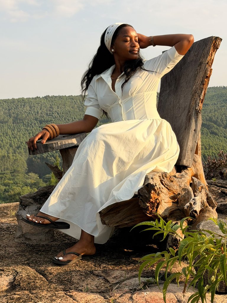 Ryan_Parla's tweet photo. If Uganda is the Pearl of Africa, then she’s one of its brightest gems. ✨ Surrounded by the beauty of Njojo Agrobased Farm, her smile competes with the sunshine and somehow still wins. 🌿❤️

#ExploreUganda #PearlOfAfrica #EquatorPosts #AfricanBeauty #NatureLovers #Ugandatourism https://t.co/zSG1Sjpqzz