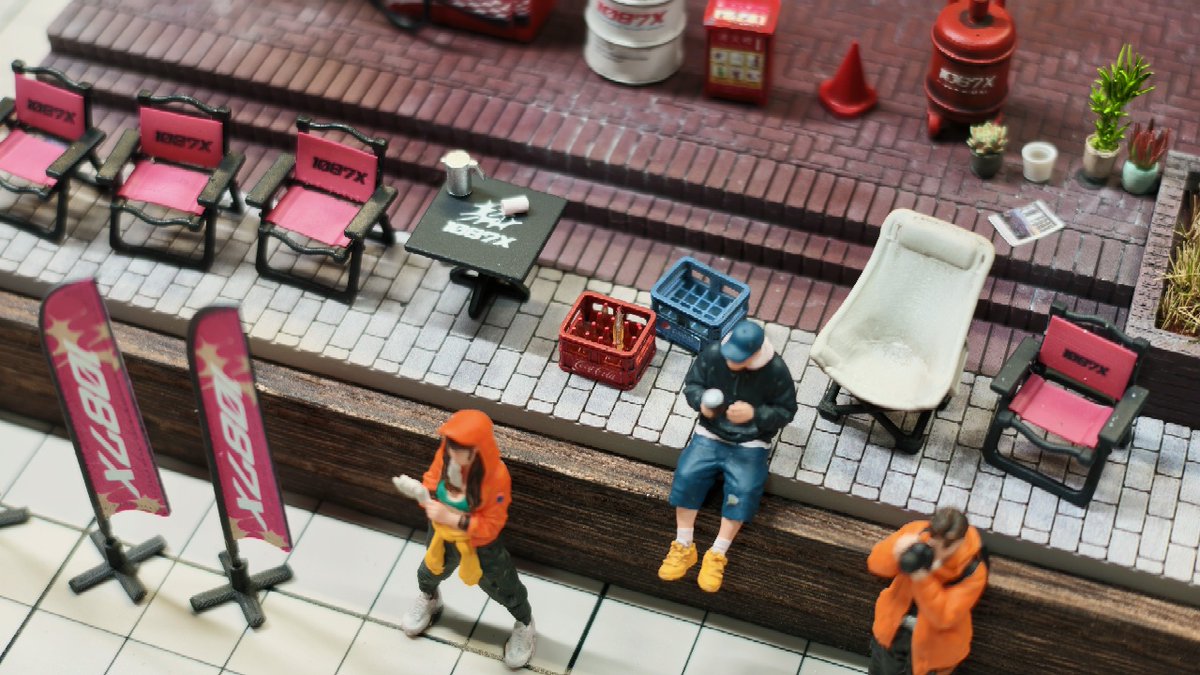 ModelCarKings's tweet photo. 1087X x Presay Mian San Store has 30+ props, 3 figure styles, a clear dust cover, and rechargeable street and interior lights.

At 100 followers, we're giving away a MINI GT. 
#Diecast #164Diorama #Presay https://t.co/YOgNRcjUNO