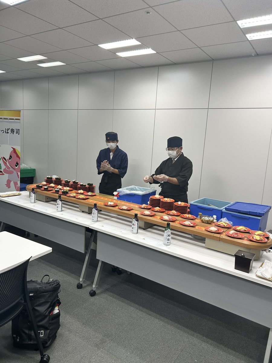 T4ko0522's tweet photo. AI時代におけるGoのお話聞けて楽しかった〜!
会場で寿司握ってて凄かった()
#cago https://t.co/Edwn55em2w