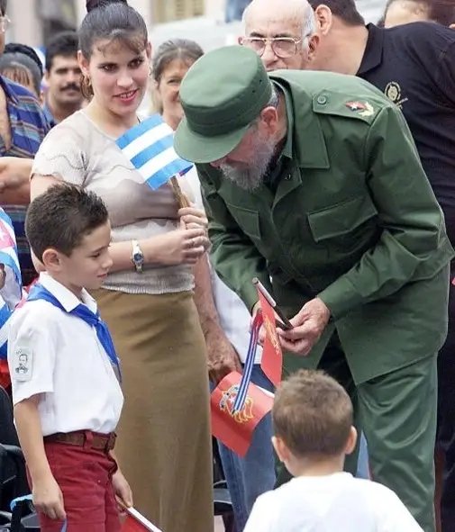 Ediangarcia88's tweet photo. #FidelCastro comparte con Elián González y pioneros delegados al III Congreso Pioneril, el 10 de julio de 2001

#100AñosConFidel #Cuba  #SomosContinuidad #RevoluciónCubana https://t.co/4YnmGxo4Xr
