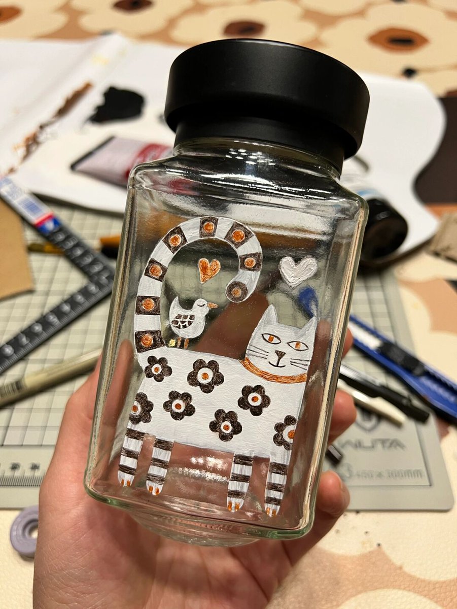 AndreasLerner1's tweet photo. Turn an old glass jar into a stylish pen holder in 10 mins! No fancy tools needed  #UpcycleDiy https://t.co/GFBHhRCsa0