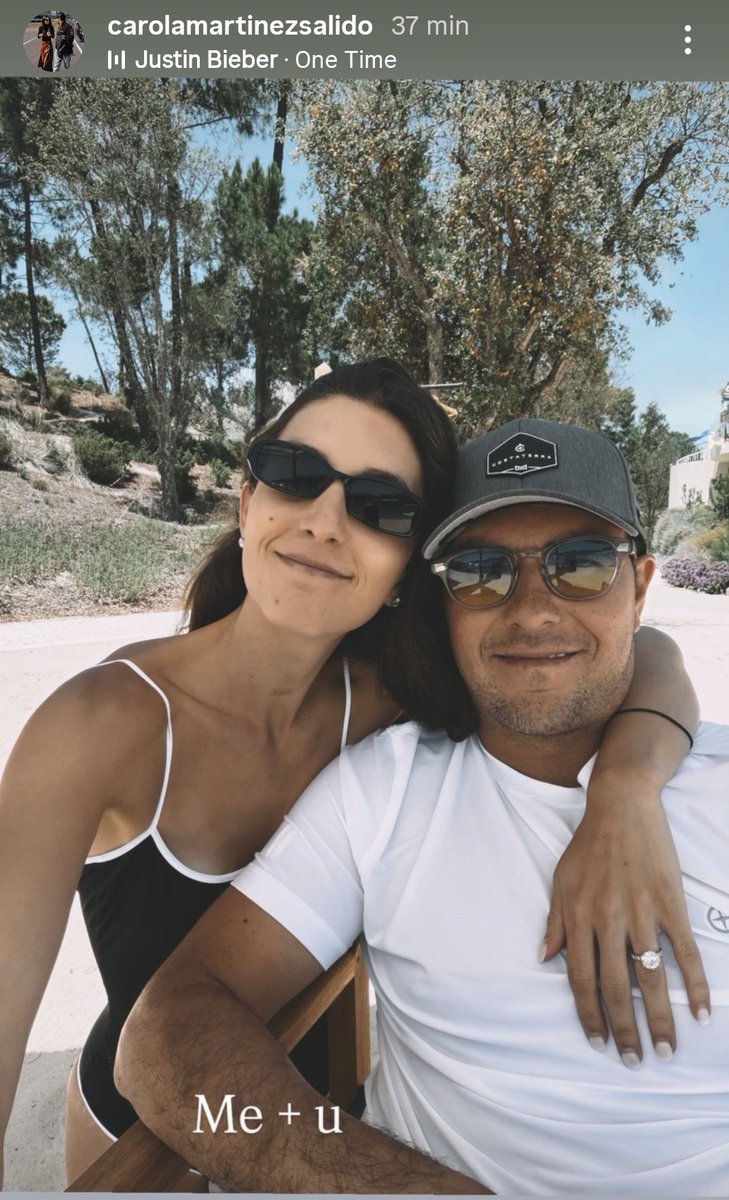 glymera's tweet photo. Si preciosa ya se que es tuyo, no ocupas presumirme el anillo, pero con todo respeto  igual seguiré sabroceandome a tu marido cual albañil cada que pueda.
PD. Están bien guapos los dos, hay lo amo 🥰🥰 https://t.co/zWQFrkBF90