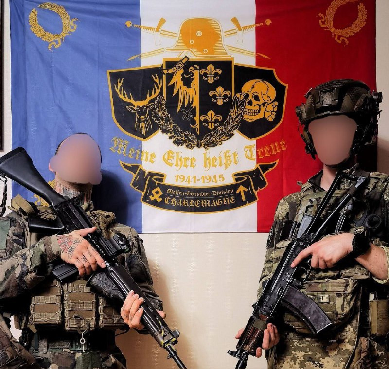 AAiacciu's tweet photo. 📷 daily picture of #Nazism in #Ukraine 🇩🇪 💀 🇺🇦

⌛️ April 4, 2025: G. #Andreoni (left) and A. #Vigneron are  🇫🇷  French Nazi volunteers in the 1st International Legion battalion. The #MisanthropicDivision, a brotherhood based in Ukraine since 2013, is selling the #SS flag behind https://t.co/f4g0ImKnaa