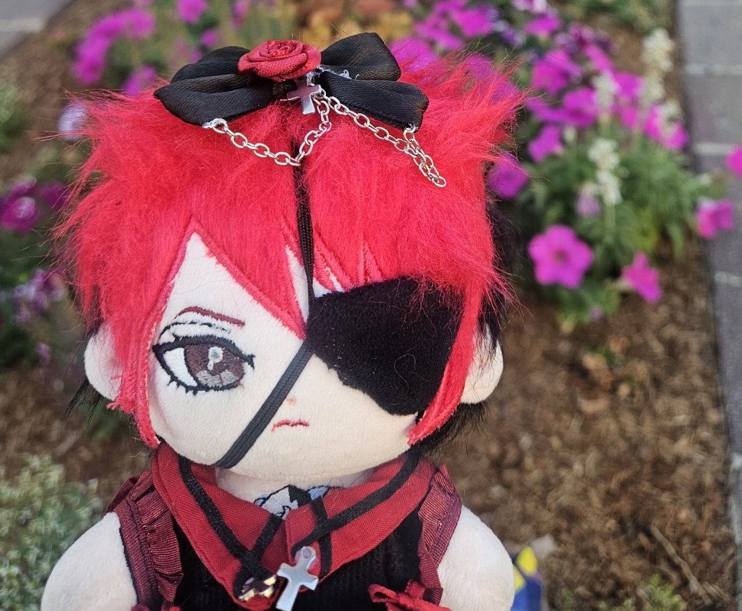 devilishecho's tweet photo. I feel stupid even typing this but anyone in paris for this vkei festival if you see/find my sethnui plush please let me know i know hes gone for good but im genuinly heartbroken he was last on the bus route 93 but when I checked back on the same bus he was gone https://t.co/gzlT5LynDc