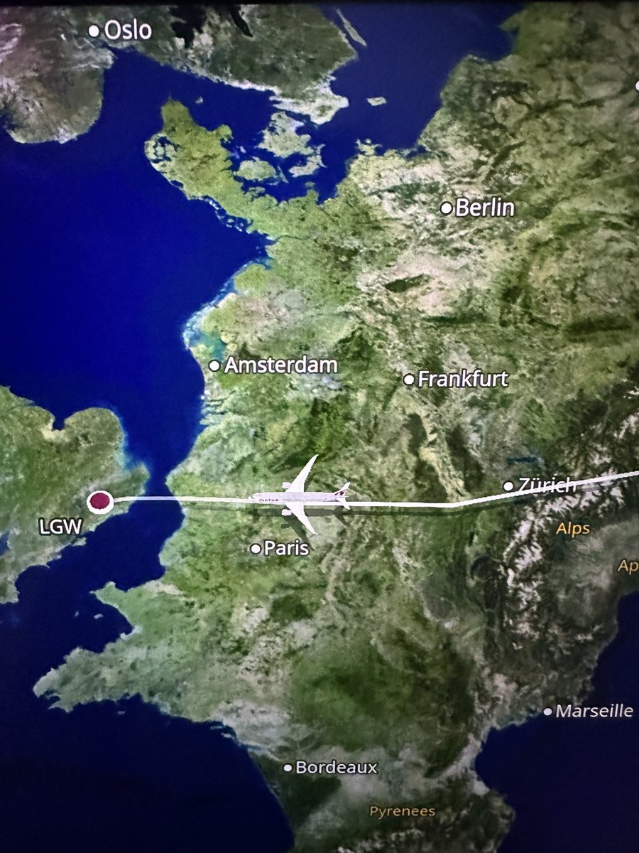 45shiny's tweet photo. 今回イギリスまでカタール航空で行きました
夕日を見ながら
関空→ドーハ→ガトウィック
ヒースロー→ドーハ→関空
カタール航空の機内食は美味しくて
4回のお食事タイムでお腹満腹子
アメニティにブランケットと枕
関空からドーハは日本人CAさんがいらしたので少し安心しました

#Qatarairline https://t.co/Gow5P71pIa