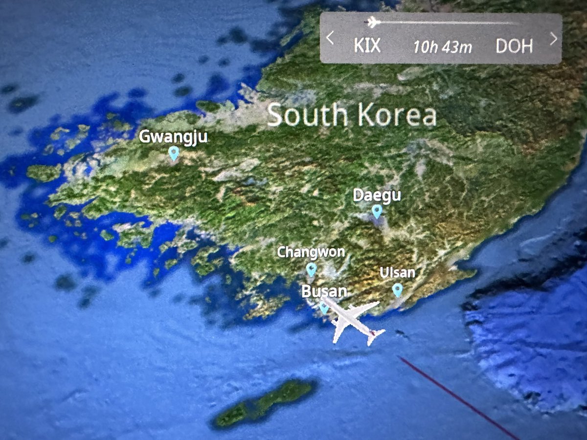 45shiny's tweet photo. 今回イギリスまでカタール航空で行きました
夕日を見ながら
関空→ドーハ→ガトウィック
ヒースロー→ドーハ→関空
カタール航空の機内食は美味しくて
4回のお食事タイムでお腹満腹子
アメニティにブランケットと枕
関空からドーハは日本人CAさんがいらしたので少し安心しました

#Qatarairline https://t.co/Gow5P71pIa