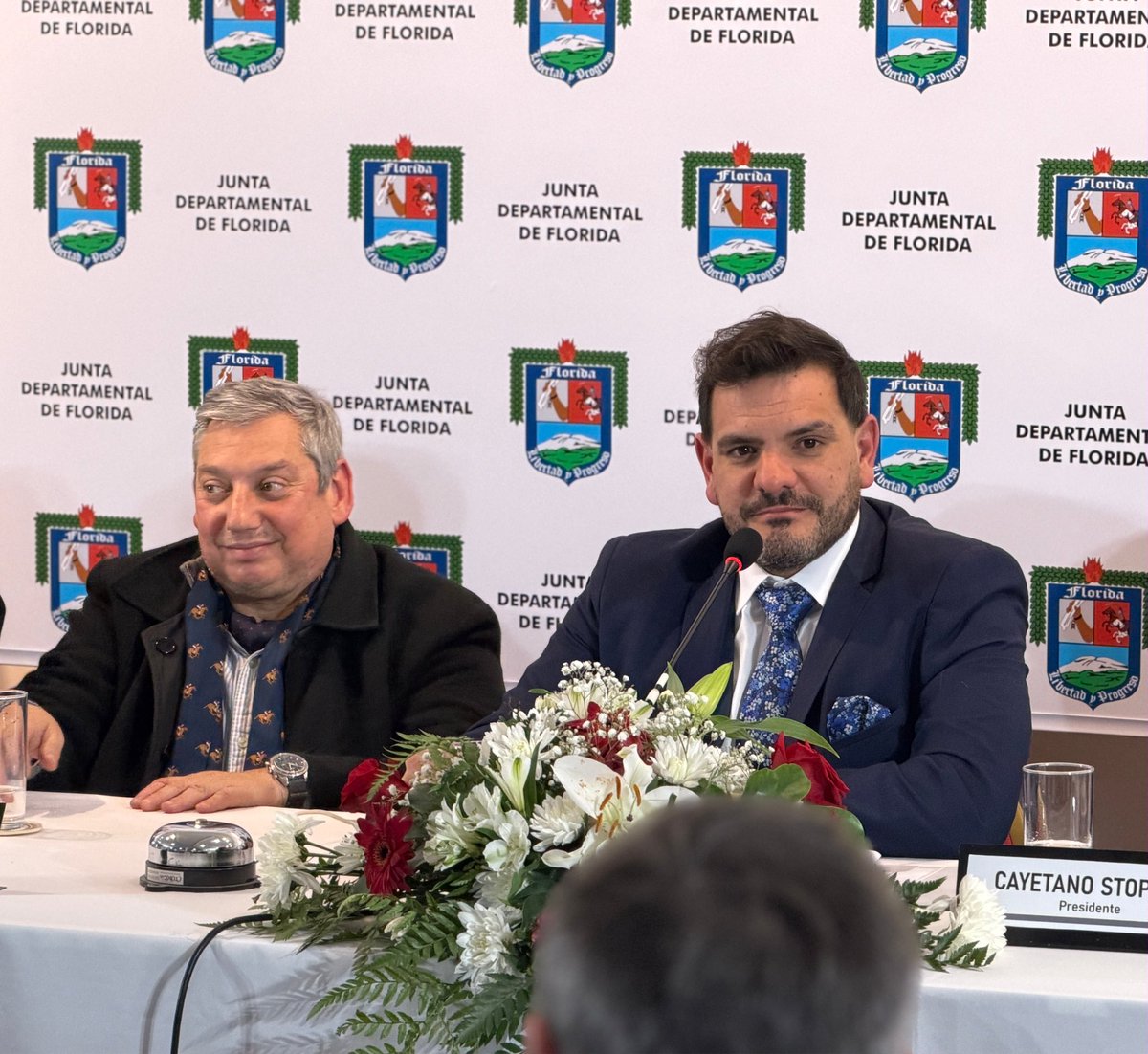 PajaroEnciso's tweet photo. Saludamos al compañero @CStopingi quien asumió como nuevo presidente de la Junta Departamental. Felicitaciones y augurios  de una muy buena gestión! https://t.co/61hzIqeYsN