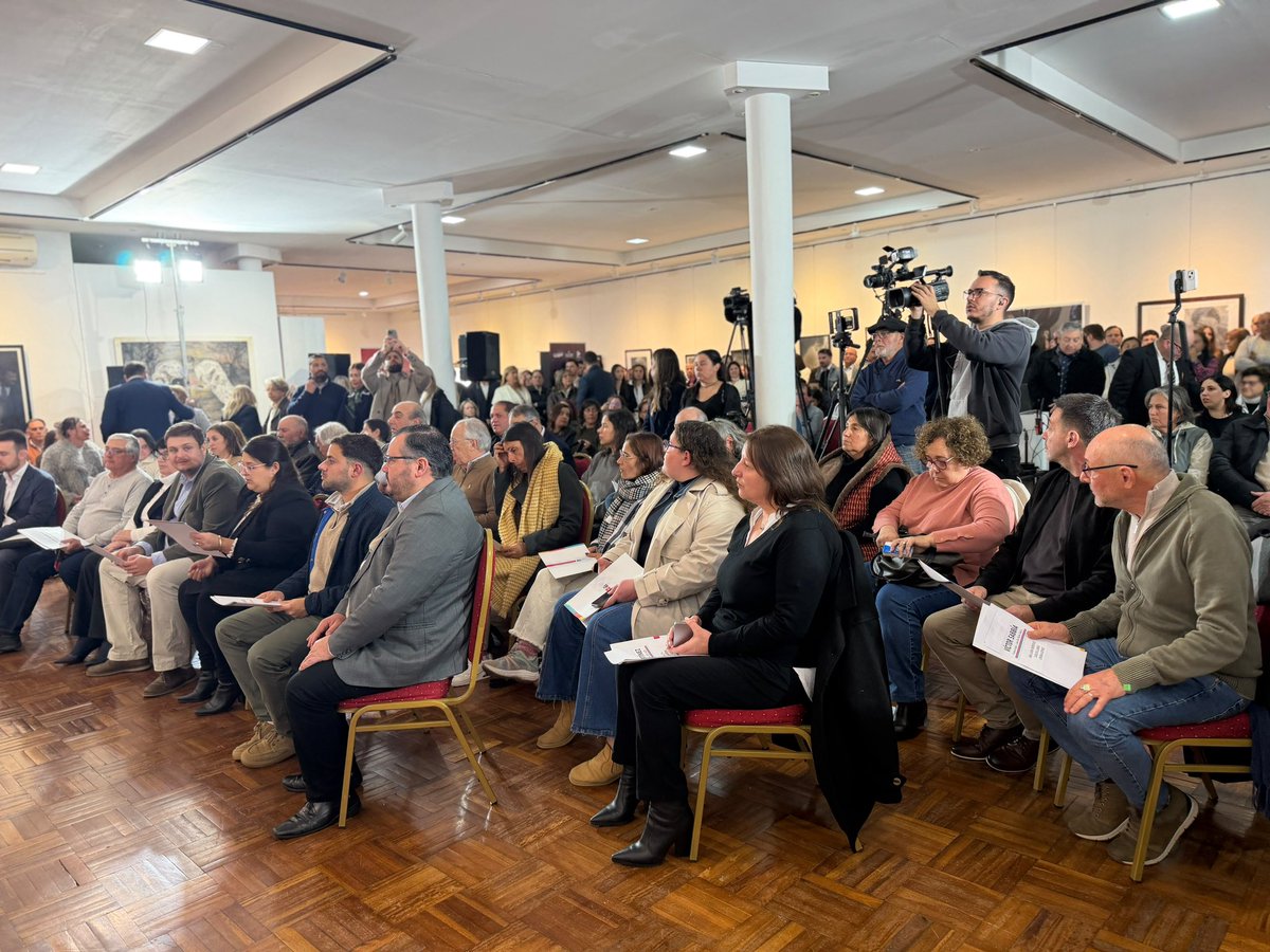 PajaroEnciso's tweet photo. Saludamos al compañero @CStopingi quien asumió como nuevo presidente de la Junta Departamental. Felicitaciones y augurios  de una muy buena gestión! https://t.co/61hzIqeYsN