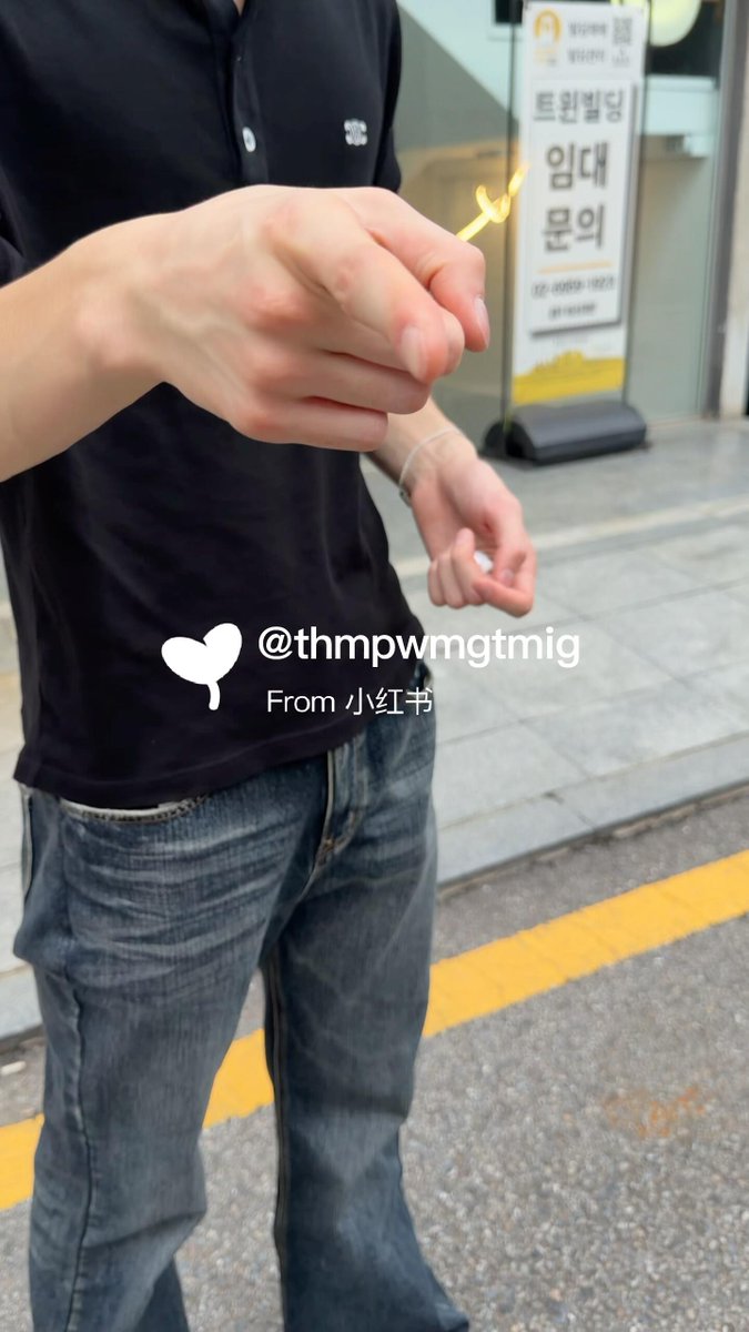 TWS_JH's tweet photo. 편의점에서 신유 얼굴 있는 미에로화이바 
샀는데 길에서 우연히 신유 만나서 싸인 받았음 https://t.co/GVtX7mY9tf