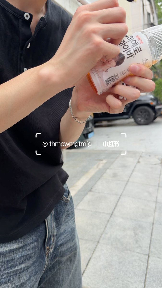 TWS_JH's tweet photo. 편의점에서 신유 얼굴 있는 미에로화이바 
샀는데 길에서 우연히 신유 만나서 싸인 받았음 https://t.co/GVtX7mY9tf