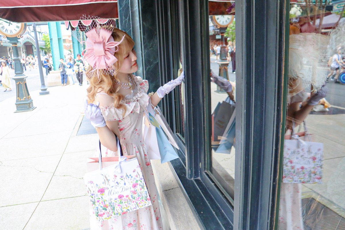 D_ayaka_12's tweet photo. Giselle Shopping 🩷🛍️
魔法にかけられて🪄

ショッピングジゼル♡🪞
👗しまむら×@misa2queen 
時代インパなので悩みに悩んだけど
服もヘアも小物も大優勝💭
お気に入りのお写真いっぱいで幸せ♡📸 https://t.co/rzBtxM6R1H
