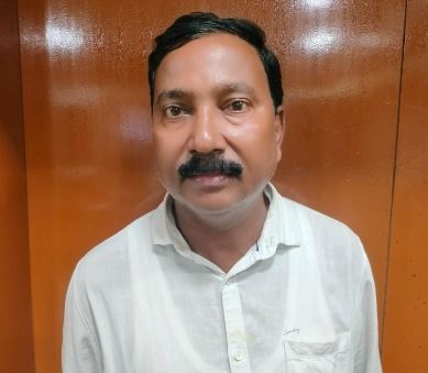 OrissaPOSTLive's tweet photo. Police have arrested a man for allegedly impersonating an Additional Superintendent of Police (Additional SP) in the state capital.
#FakePoliceOfficer #AdditionalSP #Bhubaneswar #OdishaPolice #Odisha #OrissaPOST
📲 Follow OrissaPOST – Odisha’s No. 1 English Daily 📰✨ https://t.co/uvBoGjeb3S