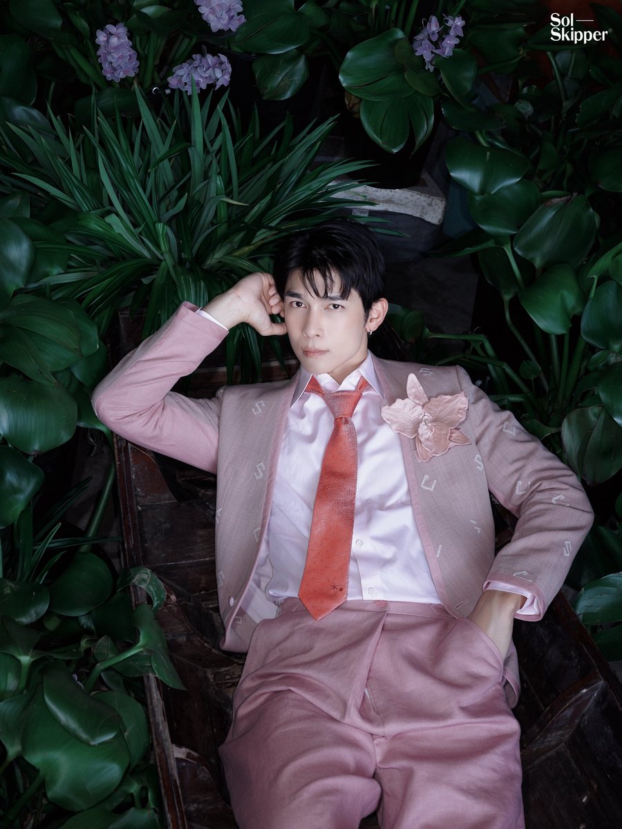 SolSkipperCo's tweet photo. Falling for this dreamy look? 
So are we🥀✨

@MSuppasit 
#MewSuppasit 
#มิวศุภศิษฏ์
#SolSkipperManagement https://t.co/a3PamJLpnq