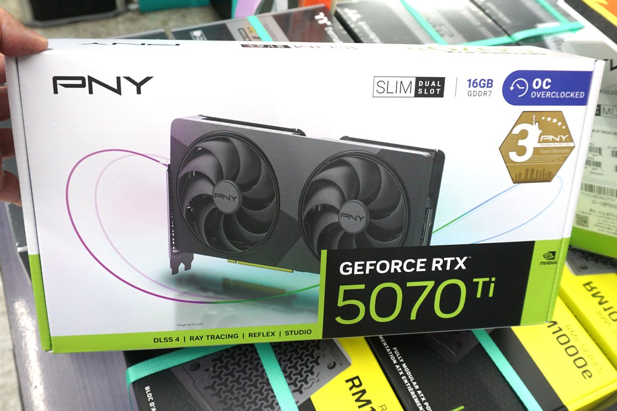 watch_akiba's tweet photo. 【今日の人気記事】更新：2スロット厚でスリムな「PNY GeForce RTX 5070 Ti Dual-Fan Slim Overclocked」が発売 https://t.co/BbuC32AV4z https://t.co/jwSKIYNmYu