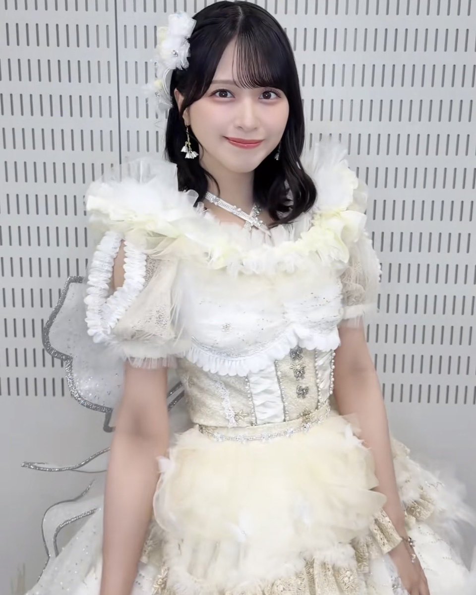 EqualSaito's tweet photo. 後ろ姿でド美人なのに振り返ったら超えてくる https://t.co/dhutXgIKzT