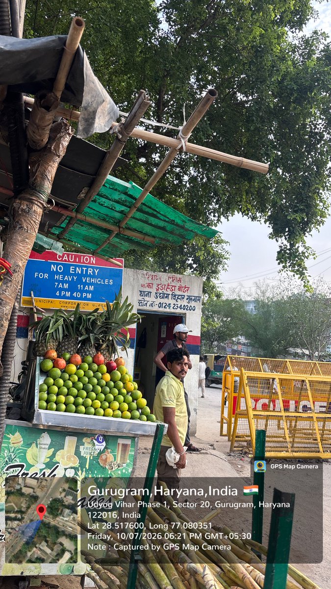 roflhellodon's tweet photo. Dear @gurgaonpolice, I request an immediate inquiry into the conduct of a traffic constable identified as Sonu Kumar. I was wearing a helmet, yet I was allegedly threatened that my vehicle would be seized due to pending challans unless I paid ₹5,000. If verified, this reflects https://t.co/5F3apJMNz2