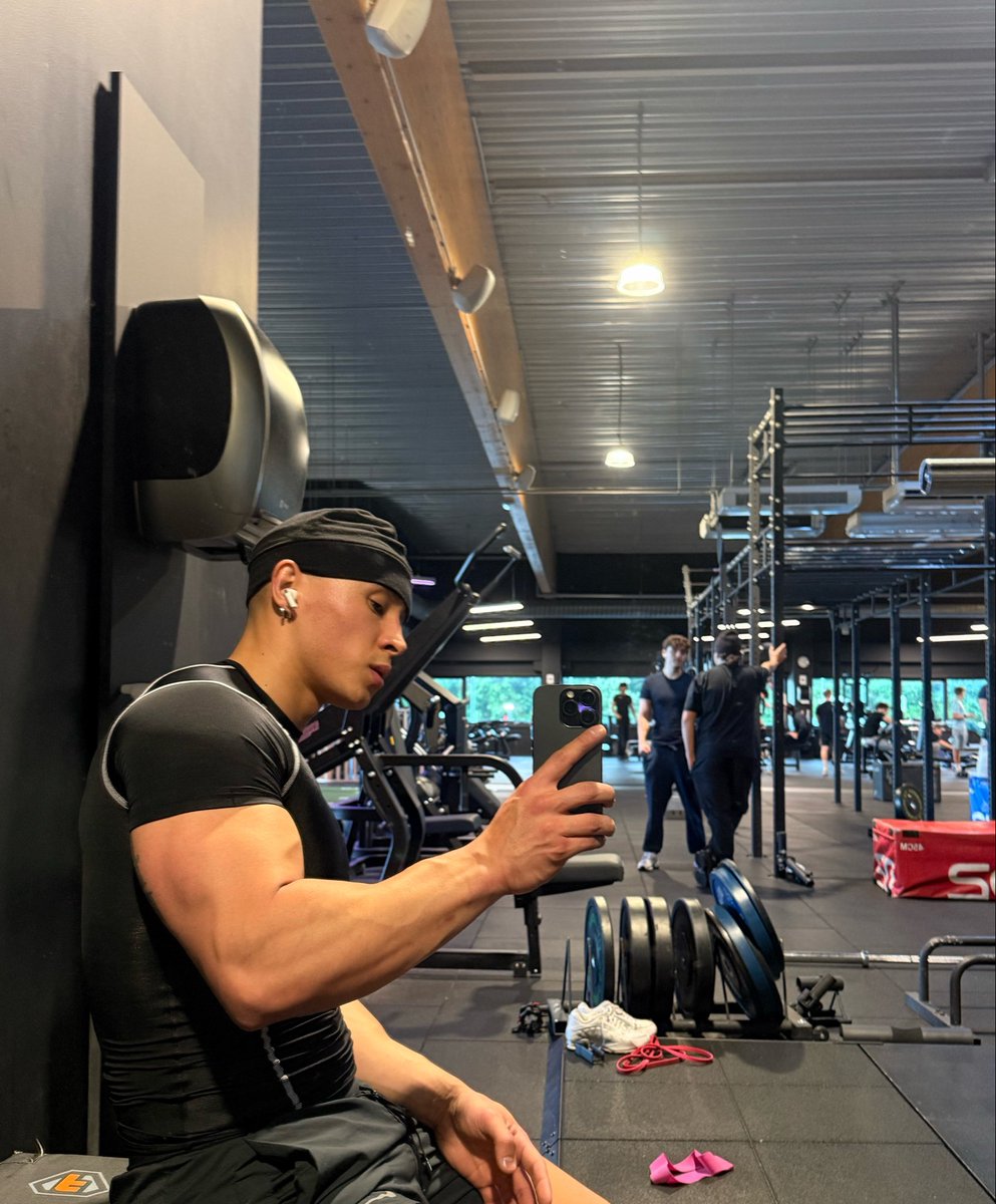 _mp3bano's tweet photo. J-30 pour le  Summer body https://t.co/TrsMfFjnfq