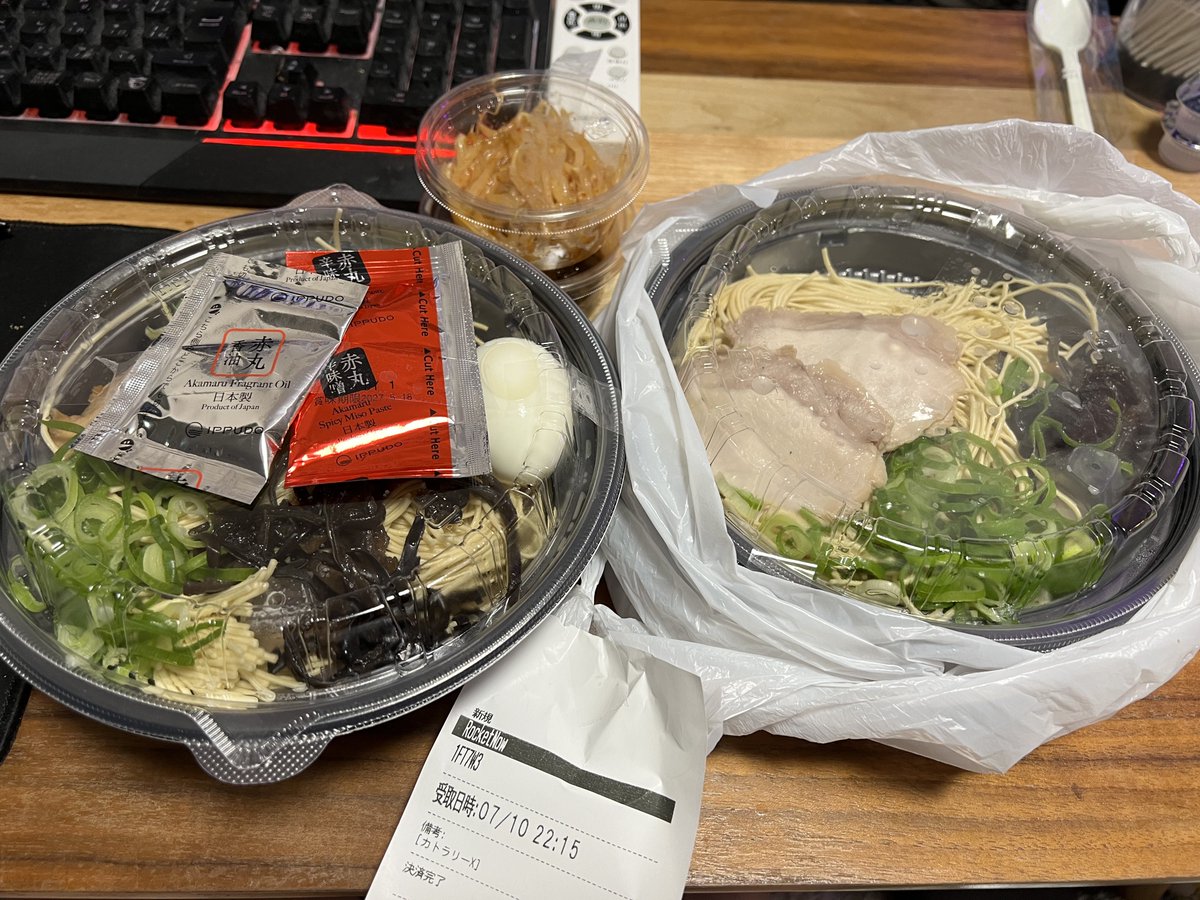 TANPAN4's tweet photo. ウーバーで一風堂のラーメン(並)＋明太ご飯セット頼んだらデカ盛りラーメン2つきてひっくり返った

寝起きフードファイト始まるマス！ https://t.co/x1R8gWxX4G