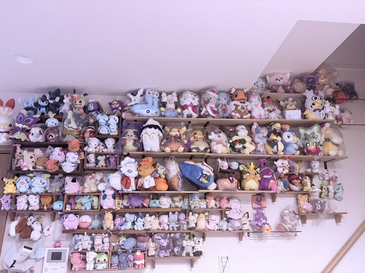 0805F's tweet photo. @TeamPocketHide ご近所さんから住んでる地域のポケモンセンターと言われています🤣
ぬいぐるみが一番ポケモンらしくて大好きです(*´`)
写真には載せきらないので一部をw https://t.co/plmevE5sYh