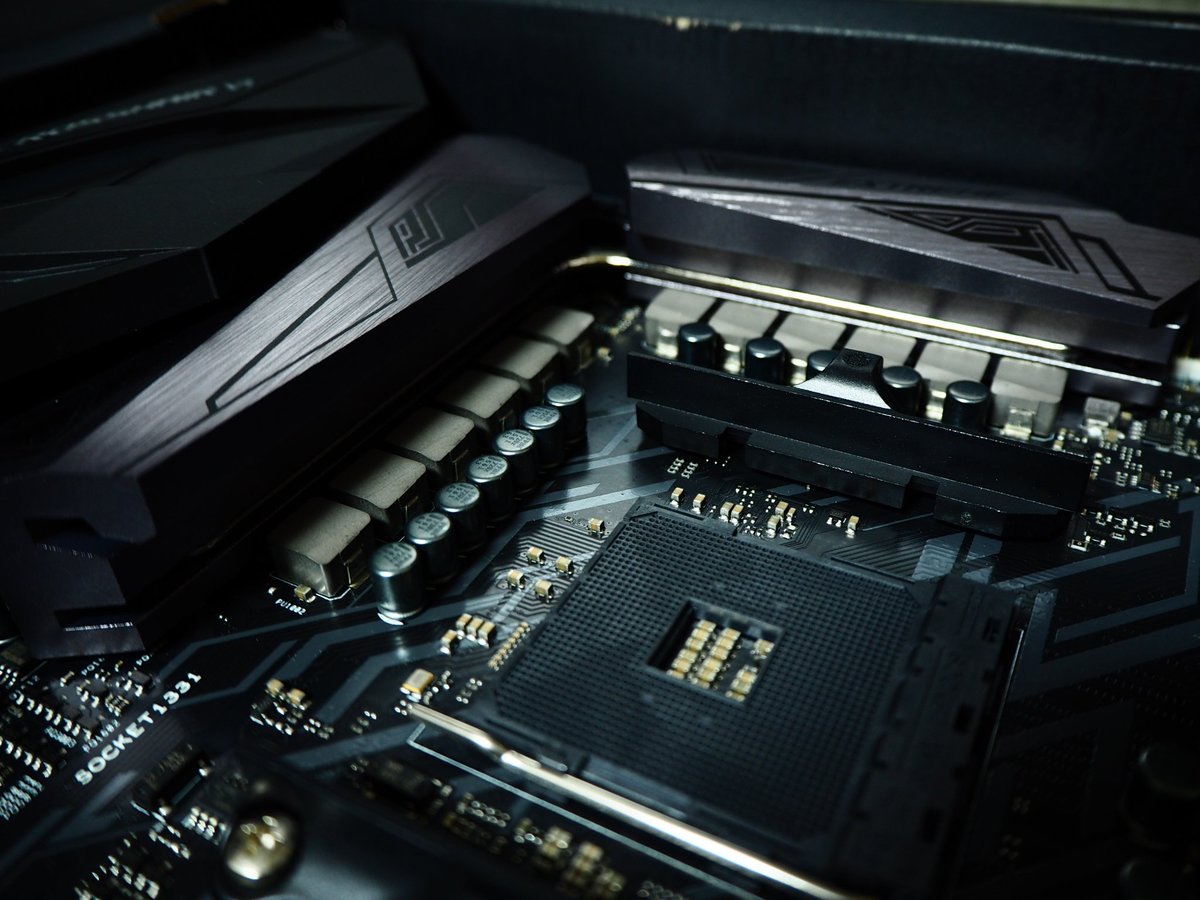 sk_20126's tweet photo. 初ROGはC6E
初高級マザボで重くてデカくて超カッコよかったの今でも覚えてます

#ROG20周年 #始まりのROG https://t.co/414Y1BxI2a