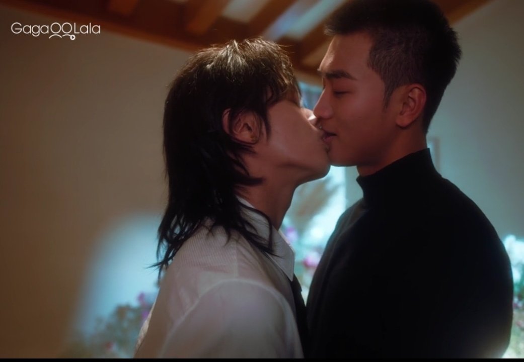 introvertshee's tweet photo. THE INTENSITY, THE KISS, THE HUGS. THEY'RE ABSOLUTELY INSANE. OH MY GOD

#awintersunwakesthewindinspringhillsdreamep8 https://t.co/xThzlfH777