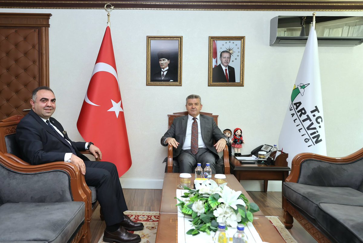artvinvaliligi's tweet photo. 📍Artvin Valiliği

Valimiz Sayın Dr. Turan Ergün, İYİ Parti İstanbul Küçükçekmece İlçe Başkanı Rasim Yıldırım'ı makamında kabul etti. https://t.co/G2LtxprX2z