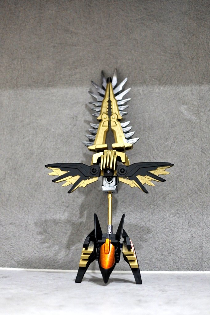 bettyhobby3425's tweet photo. ゾイドジェネレイションズより、煌く獣こと『ブライトホーク』完成

ネオブロックス各種と廃ランナーでボディを、3Dプリンターで主翼と尾翼を製作・全塗装

差し替えで封印の刀モードにも変形
ライガーブルーソウガに咥えさせ、スタンドなしでも構えることができます

ちょっとだけ続きます↓ https://t.co/lD5ALhwDmV