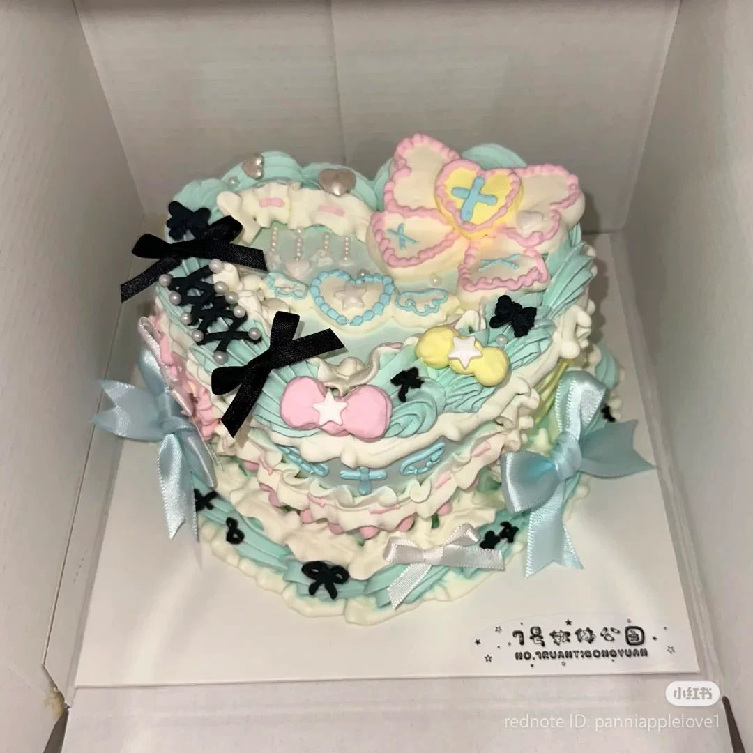 sweetxdessert's tweet photo. pretty cake https://t.co/WhadH7tKR5