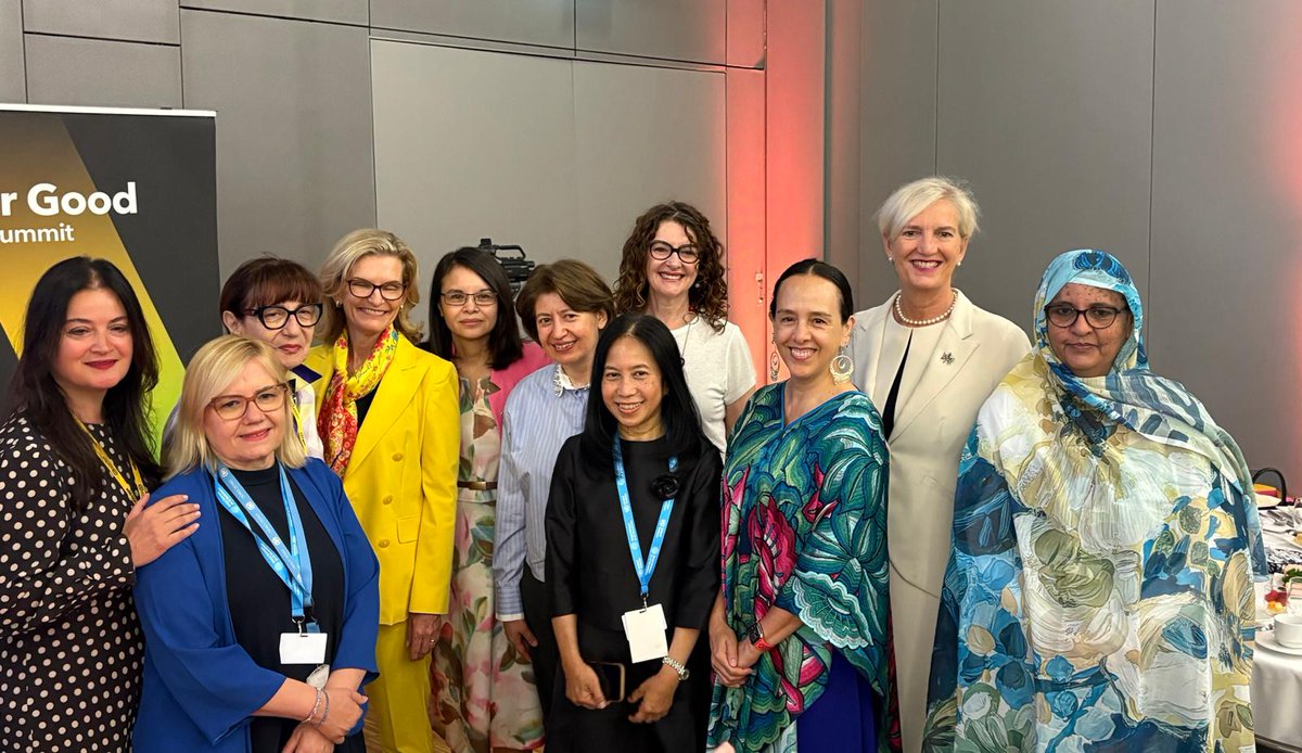 AustraliaUN_GVA's tweet photo. Effective AI governance requires everyone - including women and girls - to help meaningfully shape their digital future through both access to technology and equitable access to the benefits it creates.
Proud to have represented ๐ฆ๐บ at #AIWeek with a strong female-led delegation. https://t.co/JQw3JWhW12