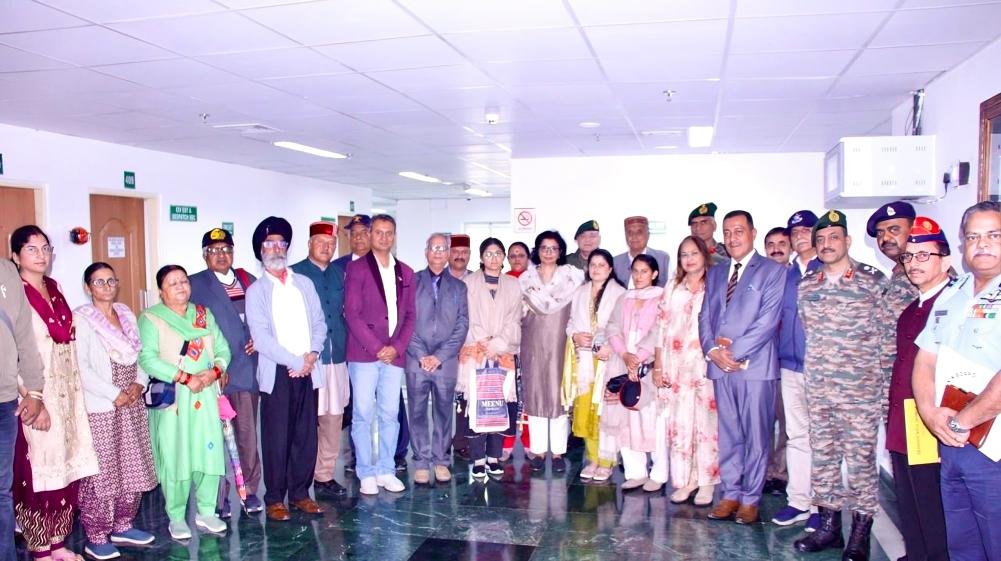 dgrIndia's tweet photo. Smt. Sukriti Likhi, IAS, Secretary, Dept of Ex-Servicemen Welfare interacted with Ex-Servicemen &amp; Veer Naris at ECHS Polyclinic Shimla. She felicitated them in recognition of their invaluable service to the nation.
#DESW #DGR #VeerNaris #ProjectKaushalveer #NSQF #ECHS #KSB https://t.co/l0vR2LqhXP