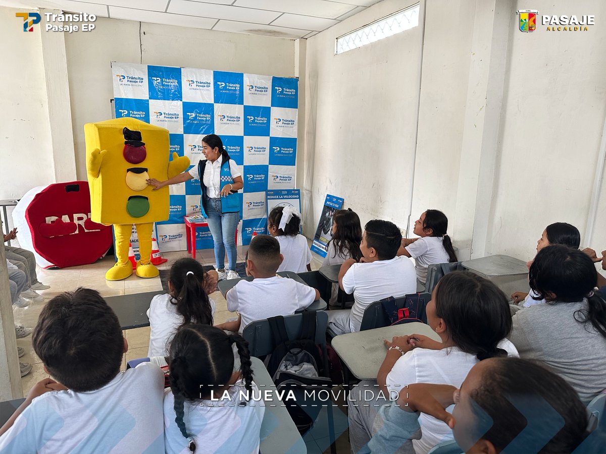 TransitoPasaje's tweet photo. Tránsito Pasaje EP continúa con sus campañas de educación y seguridad vial en las Unidades Educativas del cantón.
.
En esta ocasión, visitamos la U.E. Dr. Leonidas García Ortiz en el Parroquia Casacay y en la Escuela Oliva Cardenas Batallas en el sitio Rosa de Oro 👧👦🚦
.
. https://t.co/IdKi2f02mM