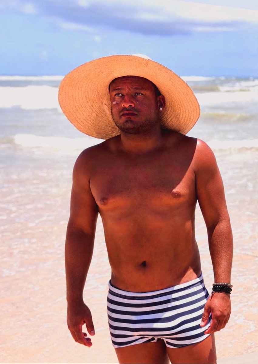 emmerson_lima's tweet photo. Vem verão!!!!!

#boysoles 
#sunga
#salvadoreña #bahia #Pride https://t.co/V75DWmvuaP