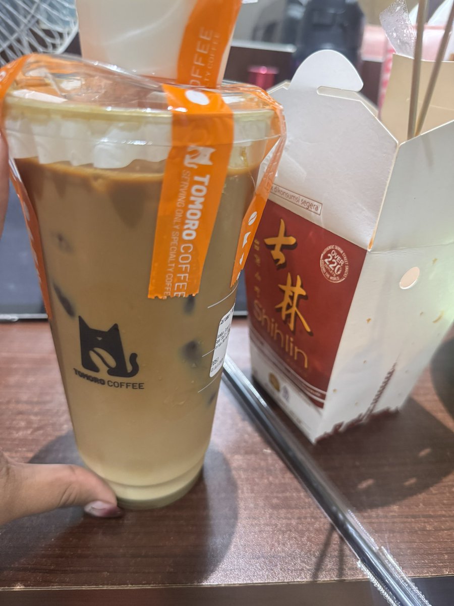 gurlcumfirst's tweet photo. bayangin gue ngopi segini banyak? https://t.co/p9dCDpLctT